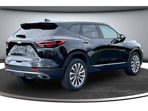 Used 2023 Chevrolet Blazer Premier w/ Enhanced Convenience Package AWD/4WD image 17