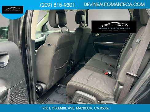 Used 2019 Dodge Journey SE image 24