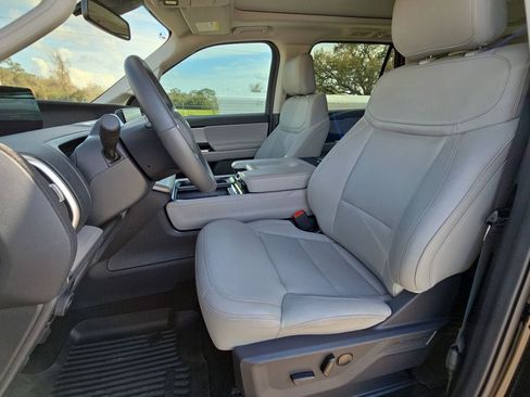 New 2025 Ford Expedition Active image 16