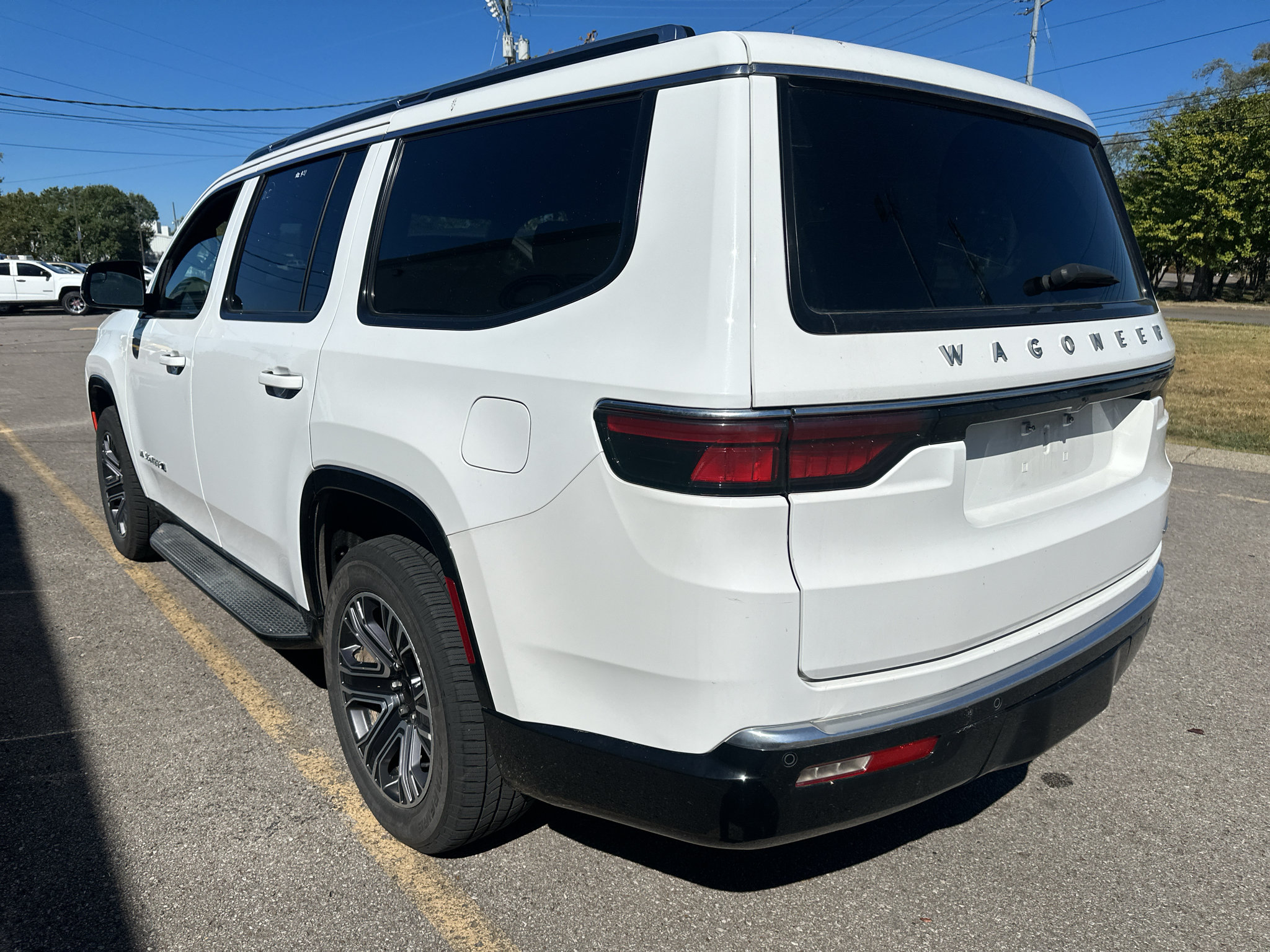 Used 2024 Jeep Wagoneer Series II w/ Flexible Seating Group RWD image 6