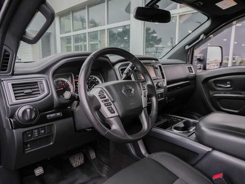 Used 2019 Nissan Titan SV w/ SV Convenience Package AWD/4WD image 24
