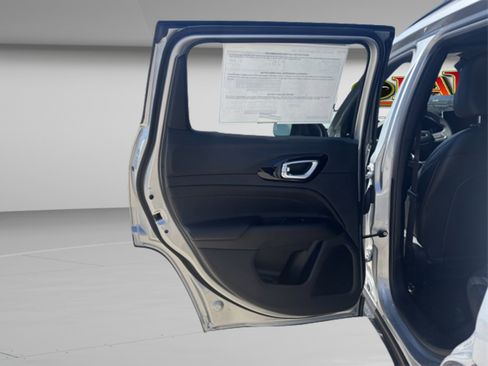 New 2026 Jeep Compass Latitude image 12