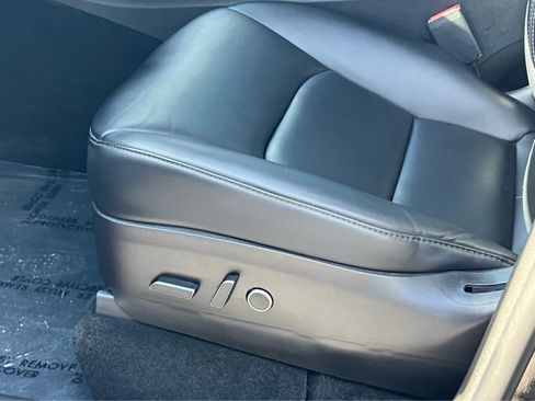 Used 2022 Tesla Model Y Performance AWD/4WD image 28