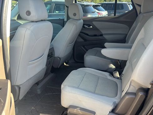 Used 2020 Chevrolet Traverse LT image 28