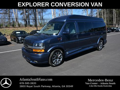 Used 2023 Chevrolet Express 2500 Extended RWD image 1