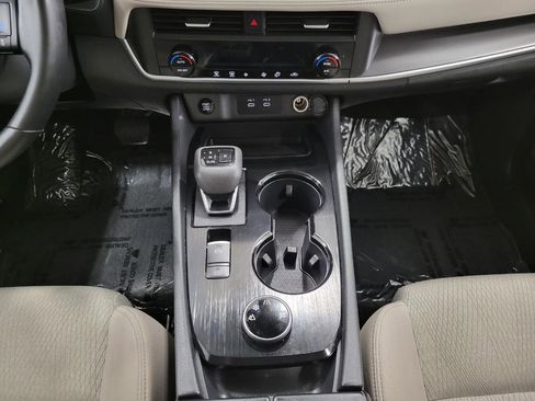 Used 2025 Nissan Rogue SV image 16