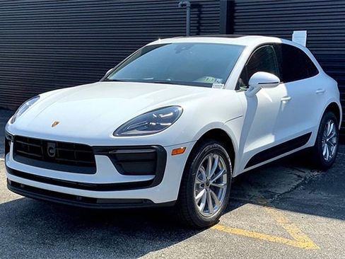 New 2025 Porsche Macan image 1