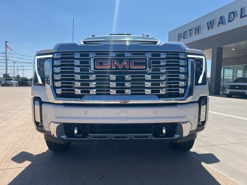 Used 2025 GMC Sierra 3500 Denali w/ Denali Reserve Package image 8