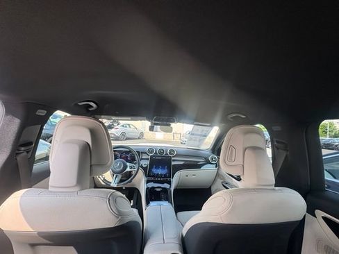 Used 2024 Mercedes-Benz GLC 300 4MATIC image 19