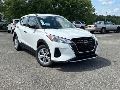 New 2025 Nissan Kicks Play S image 3