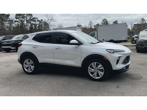 Certified 2024 Buick Encore GX Preferred w/ Comfort Package image 2