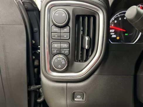Used 2019 Chevrolet Silverado 1500 LT Trail Boss AWD/4WD image 17