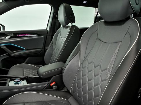Certified 2025 Volkswagen Tiguan SEL R-Line AWD/4WD image 13
