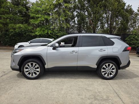 Used 2023 Toyota RAV4 XLE Premium image 8