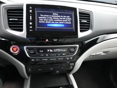 Used 2017 Honda Pilot Touring image 11