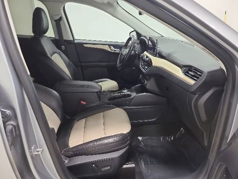 Used 2022 Ford Escape Titanium w/ Titanium Elite Package AWD/4WD image 12