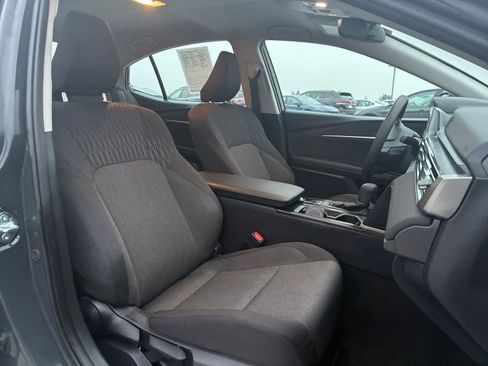 Used 2025 Toyota Camry LE image 34