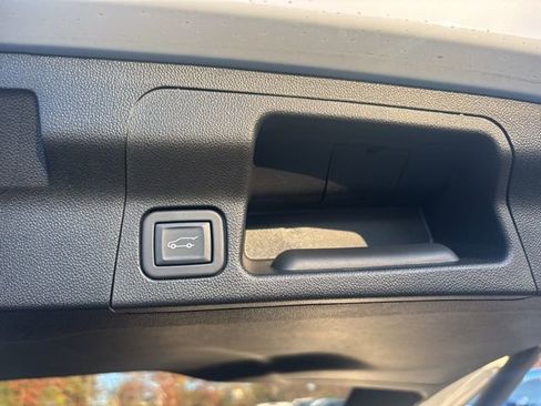 Used 2023 GMC Acadia SLE w/ Driver Convenience Package image 21