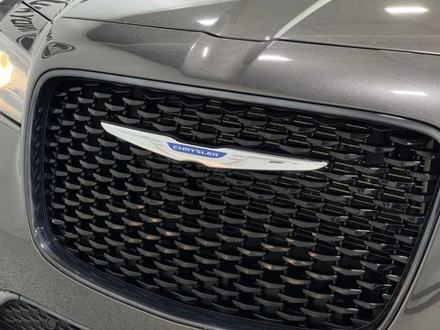 Used 2017 Chrysler 300 S w/ 300S Premium Group image 39