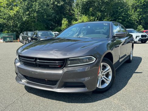 Used 2022 Dodge Charger SXT RWD image 1
