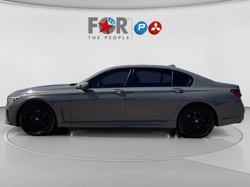 Used 2021 BMW 740i w/ M Sport Package image 2