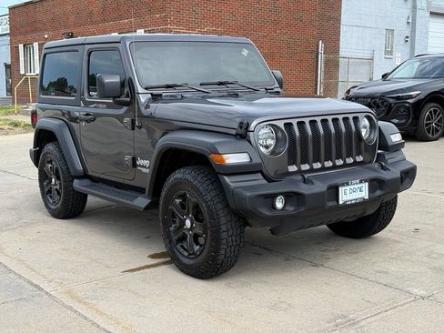 Used 2019 Jeep Wrangler Sport AWD/4WD image 4
