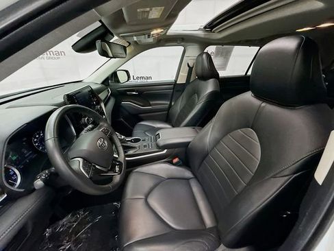Used 2021 Toyota Highlander XLE image 20