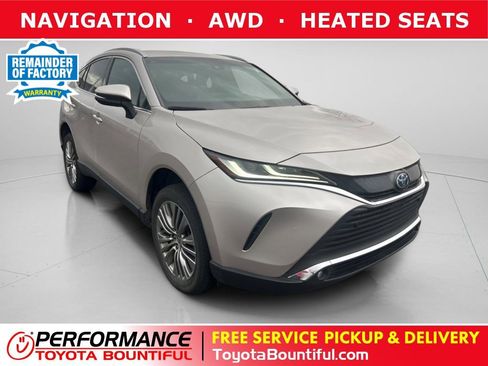 Used 2024 Toyota Venza XLE image 1