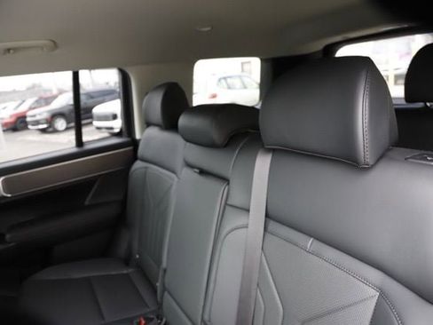 Used 2025 Hyundai Santa Fe SEL AWD/4WD image 16