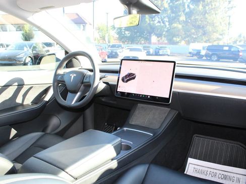 Used 2022 Tesla Model Y Performance AWD/4WD image 18