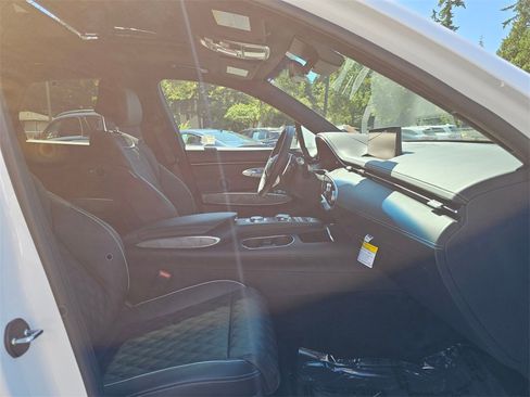 Used 2025 Genesis GV70 3.5T Sport w/ Sport Advanced Package image 11