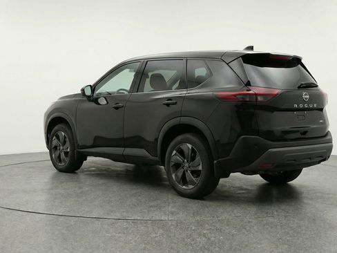 Used 2025 Nissan Rogue SV image 6