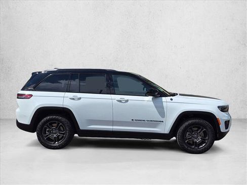 Used 2024 Jeep Grand Cherokee Trailhawk AWD/4WD image 4