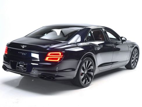 Used 2022 Bentley Flying Spur V8 image 4