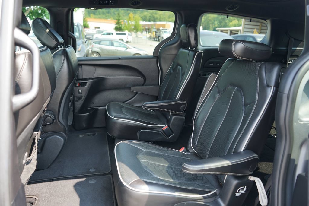 Used 2021 Chrysler Pacifica Limited w/ S Appearance Package AWD/4WD image 26