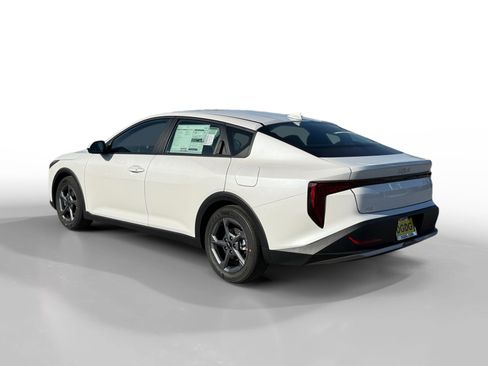 New 2025 Kia K4 LXS image 3