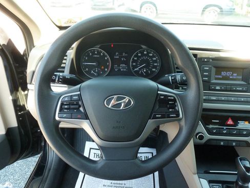 Used 2018 Hyundai Elantra SE FWD image 13