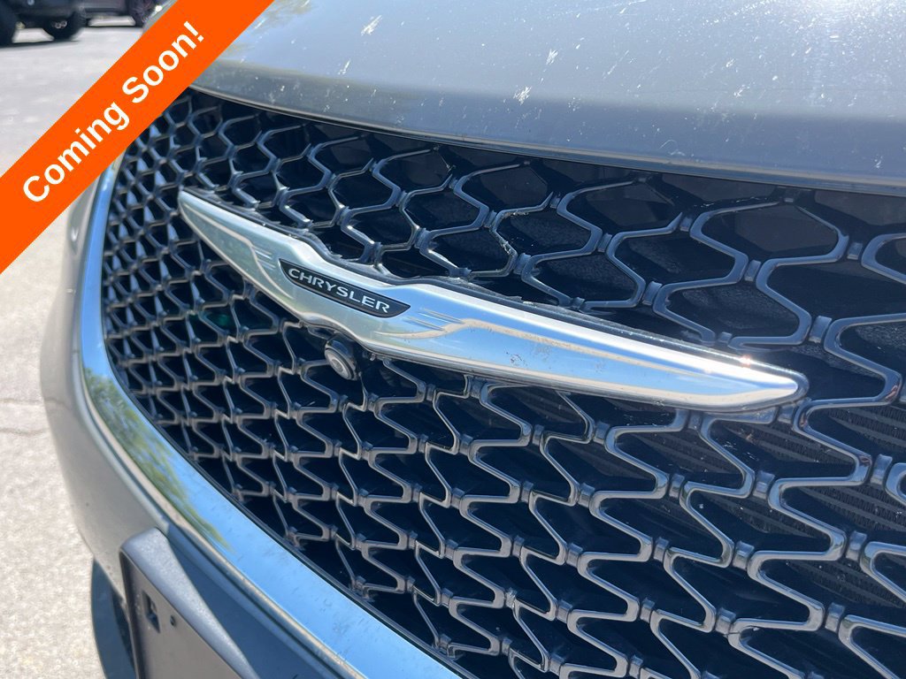 Used 2022 Chrysler Pacifica Limited FWD image 4