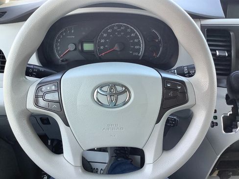 Used 2012 Toyota Sienna LE w/ Towing Pkg FWD image 20