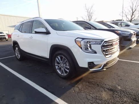 Used 2024 GMC Terrain SLT image 4