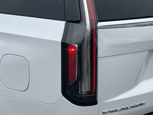 Used 2022 Cadillac Escalade ESV Premium Luxury Platinum w/ Heavy-Duty Trailer Package image 29