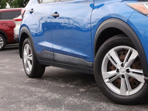 Used 2022 Nissan Kicks S FWD image 3