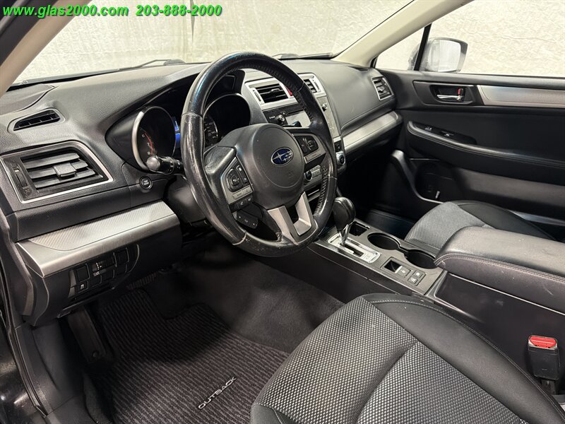 Used 2017 Subaru Outback 2.5i Premium AWD/4WD image 3