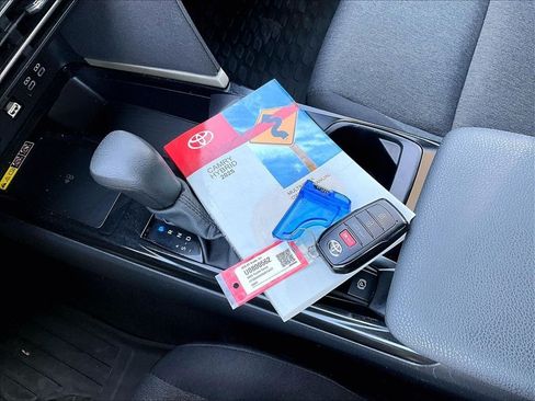 Used 2025 Toyota Camry LE FWD image 31