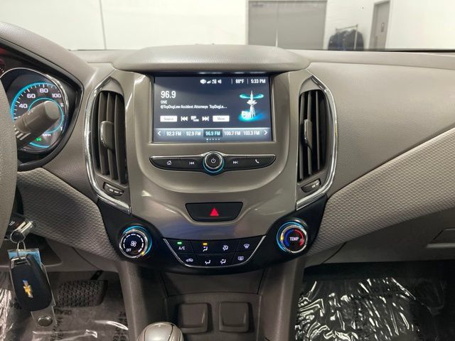 Used 2018 Chevrolet Cruze LT FWD image 21