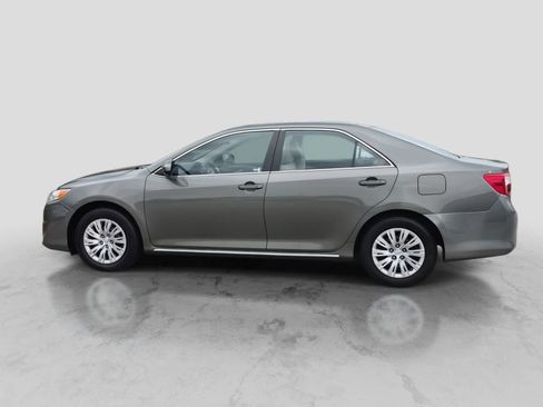 Used 2012 Toyota Camry LE FWD image 5