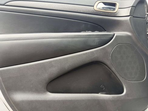 Used 2017 Jeep Grand Cherokee Laredo w/ Quick Order Package 2BE image 12