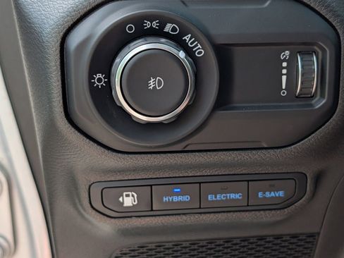 Used 2023 Jeep Wrangler Unlimited Rubicon 4xe w/ Cold Weather Group AWD/4WD image 15