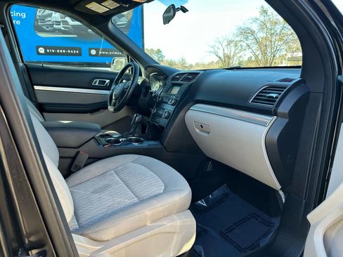 Used 2018 Ford Explorer FWD image 18