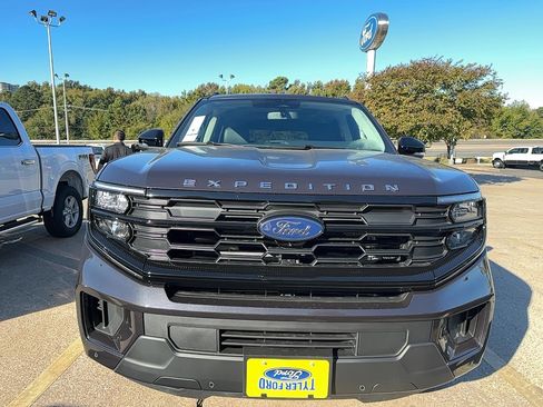 New 2025 Ford Expedition Active image 4
